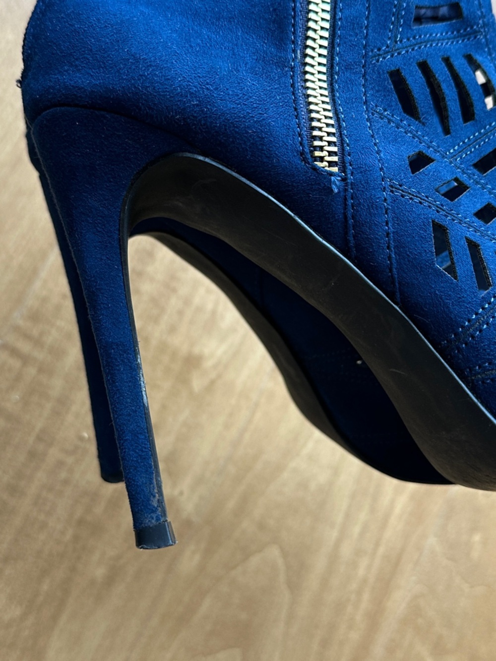 Guess Women’s Royal Blue Cutout Suede Margot Heeled Ankle Booties, Size 7M - Picture 10 of 14